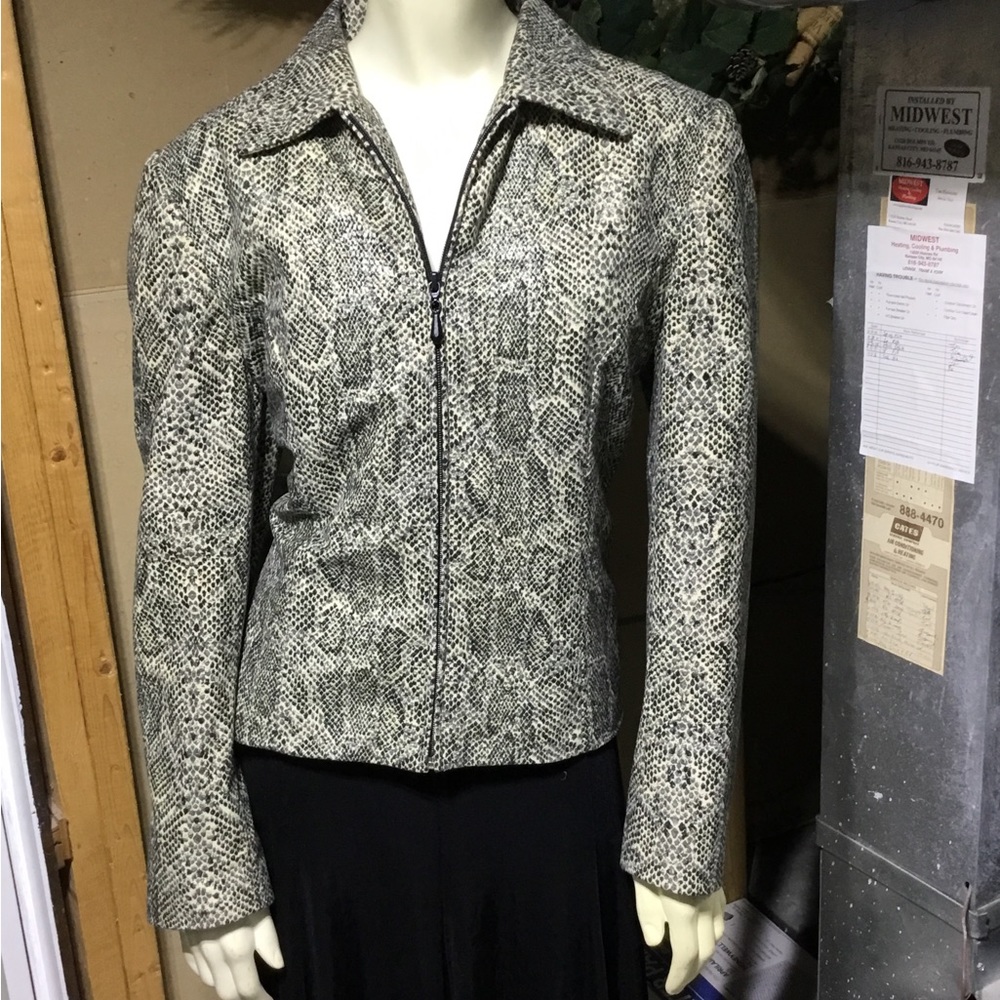 Town & Travel Green & Black Jacket